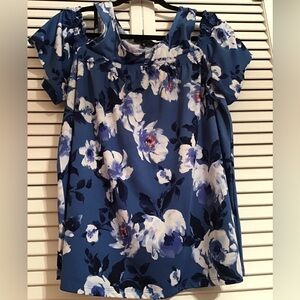 Ladies, short sleeve cold shoulder blouse3/$15 must buy 3 for the sale price